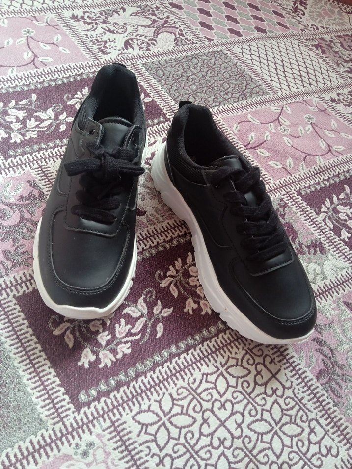 Kadın Siyah Bağcıklı Spor Ayakkabı - Görsel 3