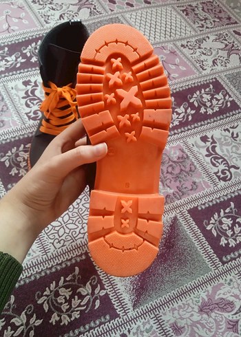 Turuncu Bağcıklı Gotik Kadın Bot - Görsel 5