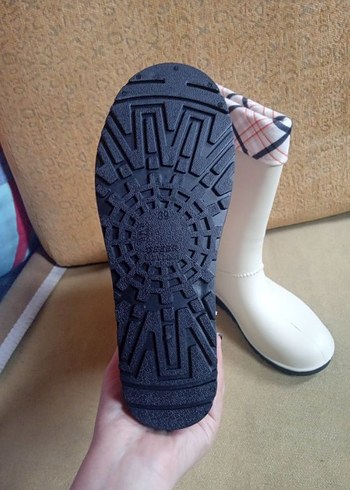 Beyaz Cırtlı Kauçuk Çizme - Görsel 5