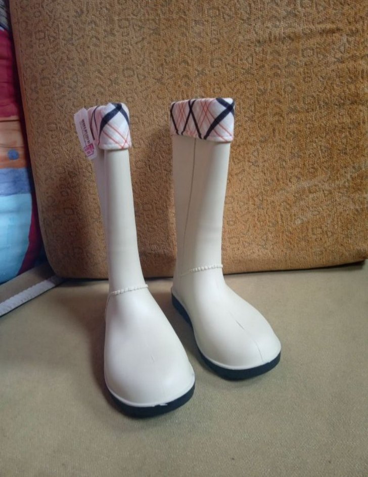 Beyaz Cırtlı Kauçuk Çizme - Görsel 3