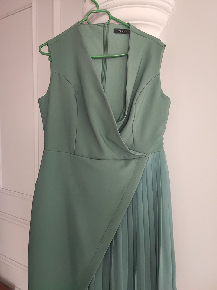 Yeşil Asimetrik Pilili kısa Elbise - Görsel 2