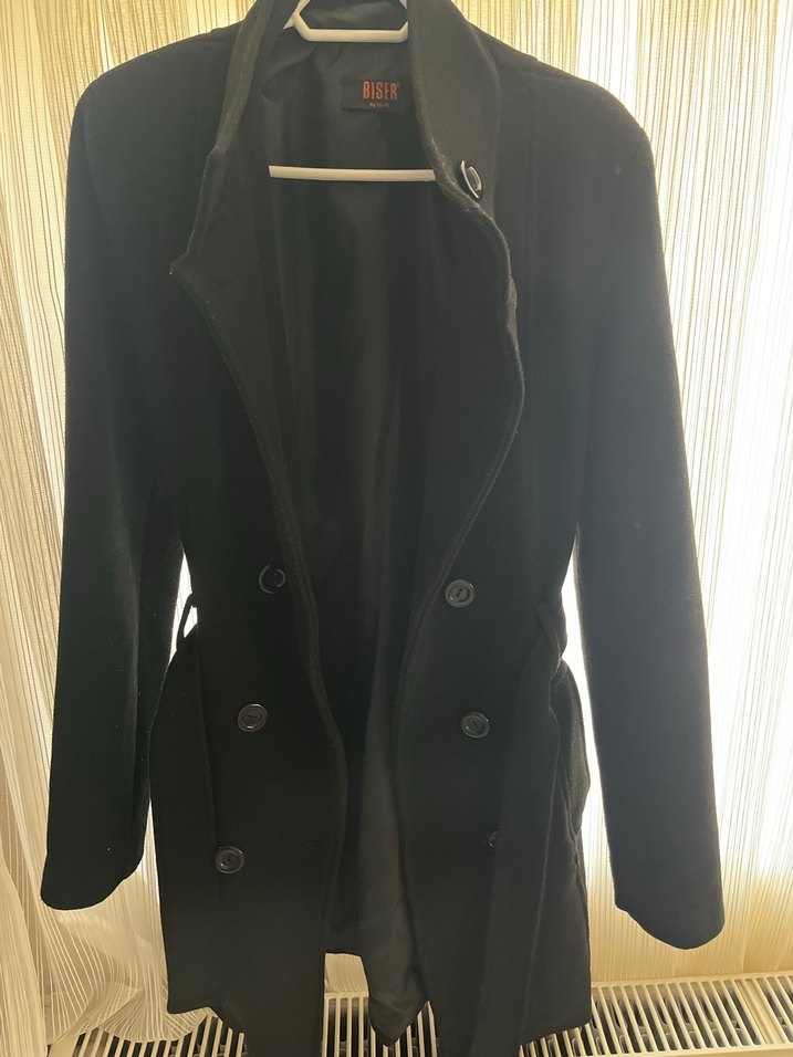 Düğmeli Siyah Kaban - Görsel 2