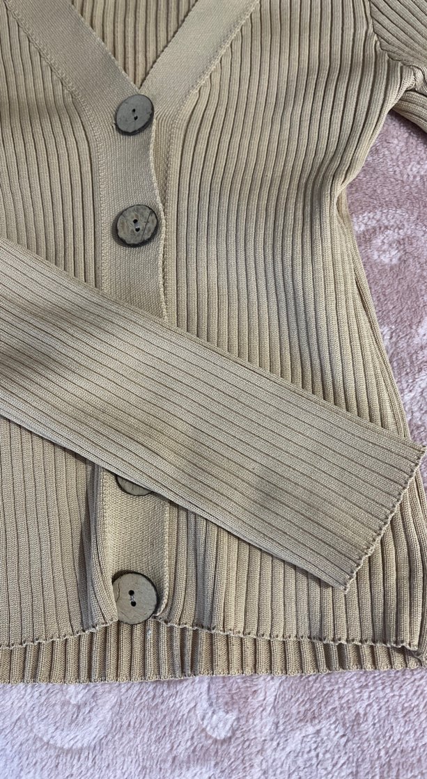 Düğmeli Bej V Yaka Triko Hırka - Görsel 3