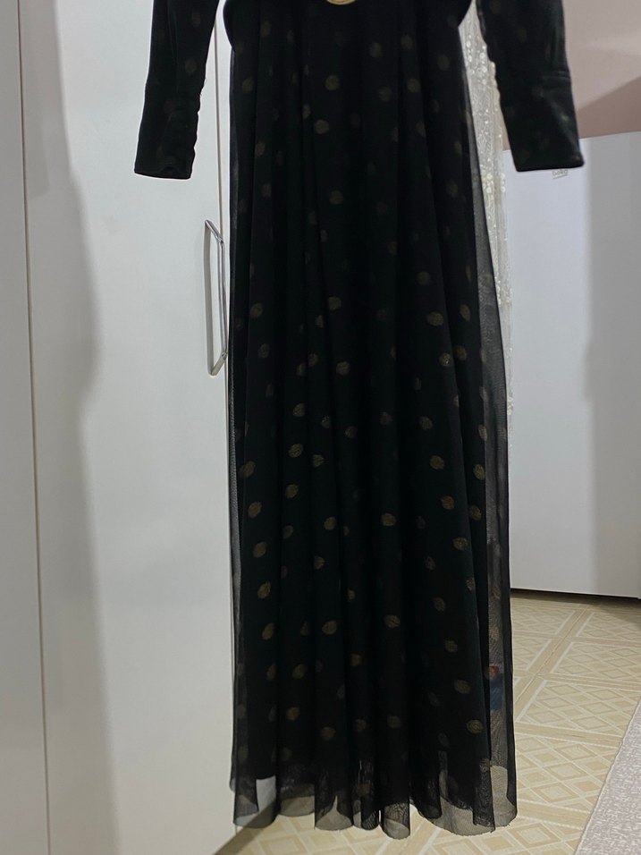 Tasarım Kemerli Siyah Puantiyeli Uzun Elbise - Görsel 3