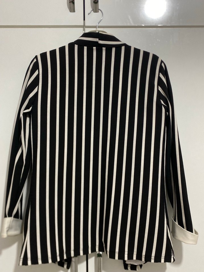 Kadın Siyah Beyaz Çizgili Blazer - Görsel 3