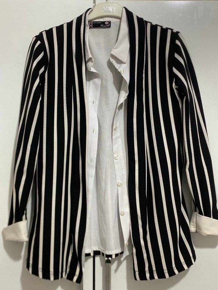 Kadın Siyah Beyaz Çizgili Blazer - Görsel 2