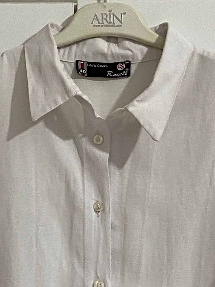 Düğmeli Beyaz Keten Kadın Gömlek - Görsel 2