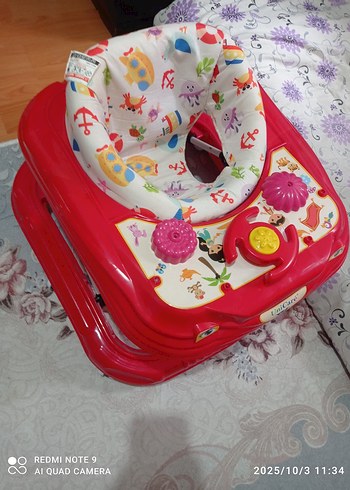  Beden kırmızı Renk oyuncaklı bebek yürüteci