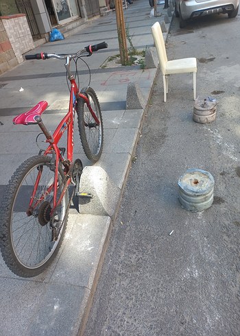  Beden Kırmızı Renkli iki Tekerlekli Bisiklet