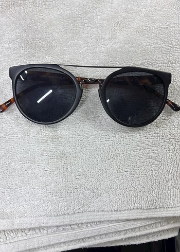 Minimalist Gri Kadın Gözlüğü, Tokalı - Görsel 2