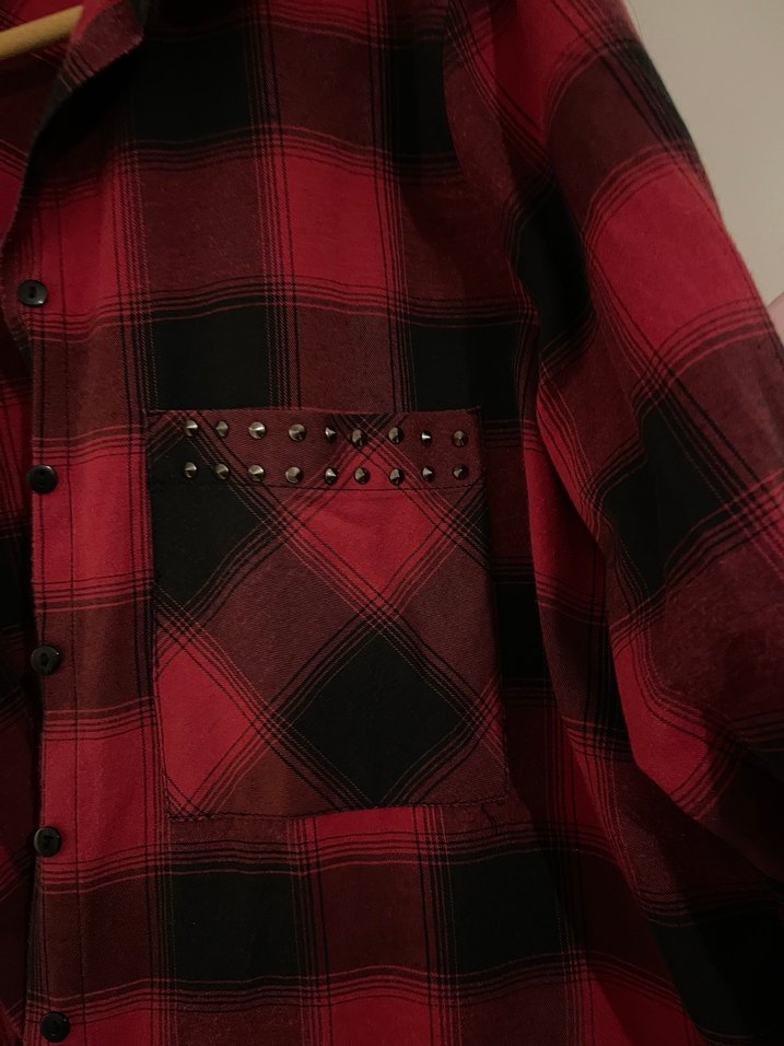 Kırmızı Düğmeli Uzun Kollu Gömlek - Görsel 3