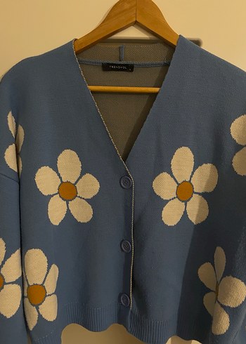 Çiçek Desenli Mavi Düğmeli Kadın Hırka - Görsel 2