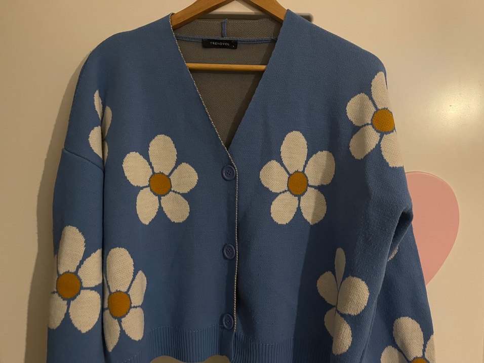 Çiçek Desenli Mavi Düğmeli Kadın Hırka - Görsel 3