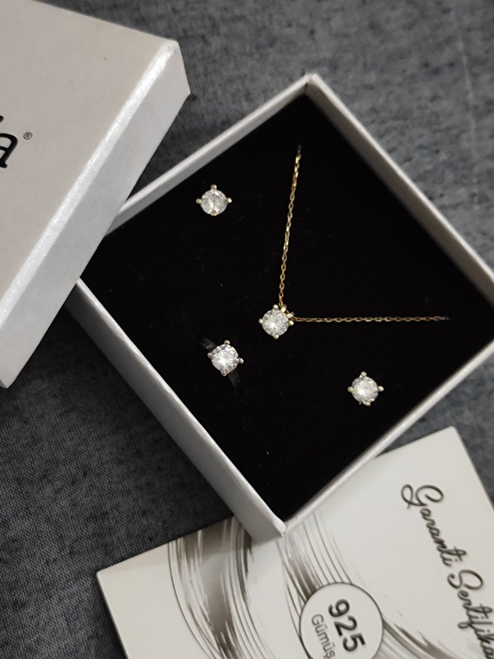 Minimalist Beyaz Taşlı Gümüş Kadın Takı Seti - Görsel 2