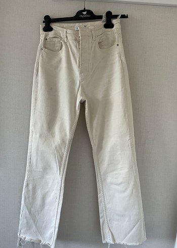 Stradivarius beyaz jean pantolon