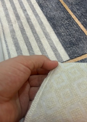 Diğer Çizgili Halı
