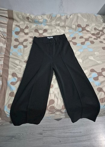 Siyah Pilili Rahat Kesim Kadın Pantolon