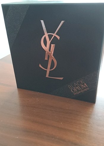 Yves Saint Laurent Black Opium parfüm seti