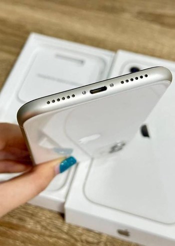 Beyaz iPhone 11