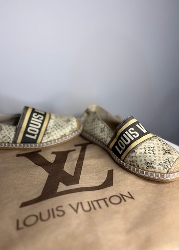 Louis Vuitton 38