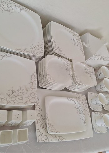 Karaca Karaca 12 Kişilik 82 Parça Porselen Yemek ve Çay Seti