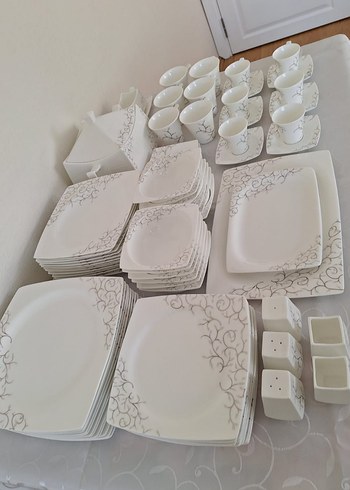 Beden Karaca 12 Kişilik 82 Parça Porselen Yemek ve Çay Seti