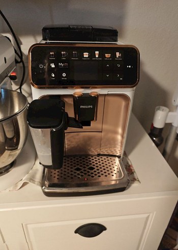 Philips LatteGo 5500 Series Tam Otomatik Kahve Makinesi