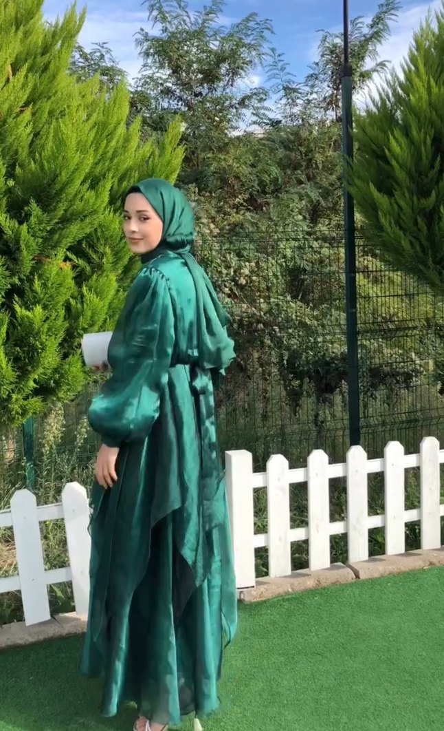 Parlak Yeşil Yüksek Yakalı Uzun Elbise - Görsel 3