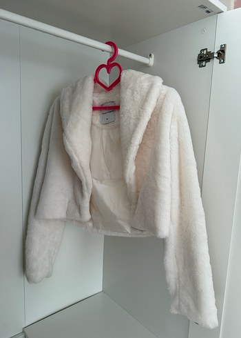 Beyaz Kısa Peluş Kadın Mont