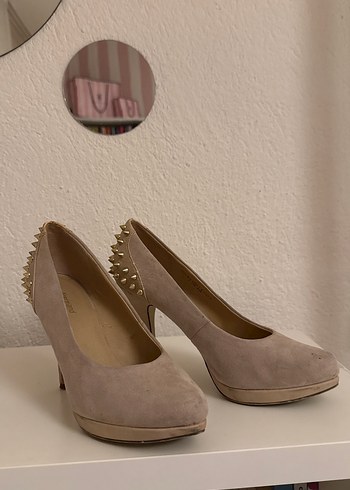 Bej Süet Tokalı Yüksek Topuklu Stiletto