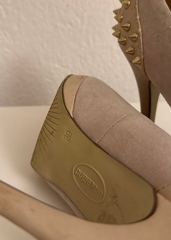 39 Beden ten rengi Renk Bej Süet Tokalı Yüksek Topuklu Stiletto