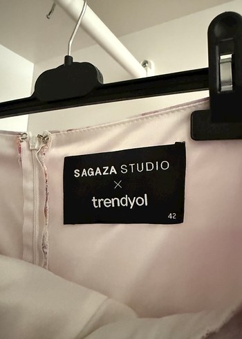Trendyol & Milla Pembe Batik Desenli Drapeli Mini Tulum