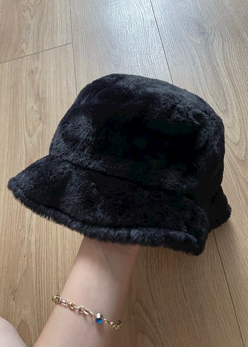 Siyah Kürk Detaylı Peluş Kadın Şapka