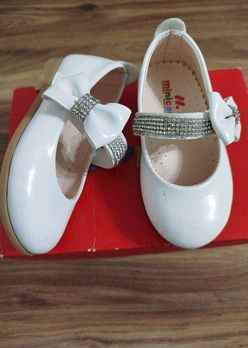 Beyaz Tokalı Kız Çocuk Babet Ayakkabı - Görsel 2