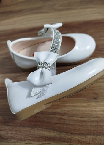 Beyaz Tokalı Kız Çocuk Babet Ayakkabı - Görsel 4