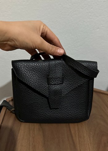 Zara Tokalı Siyah Deri Yılan Desenli Kadın Çanta