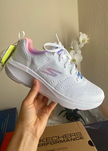 37 Beden Skechers spor ayakkabı