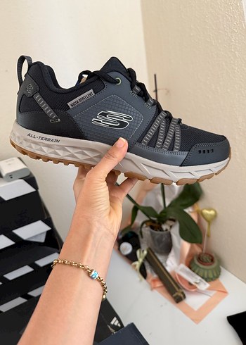 Skechers 42.5