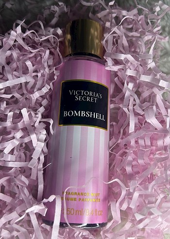 Victoria's Secret Ruby Rose Kadın Parfüm Spreyi 250ml - Görsel 10