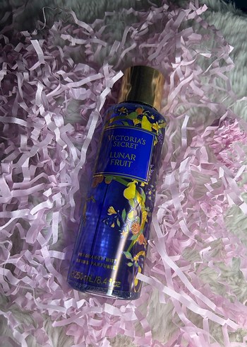 Victoria's Secret Ruby Rose Kadın Parfüm Spreyi 250ml - Görsel 8