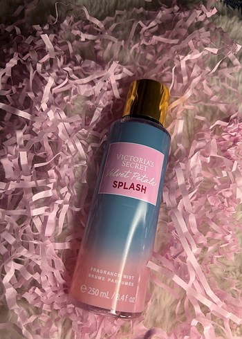 Victoria's Secret Ruby Rose Kadın Parfüm Spreyi 250ml - Görsel 4