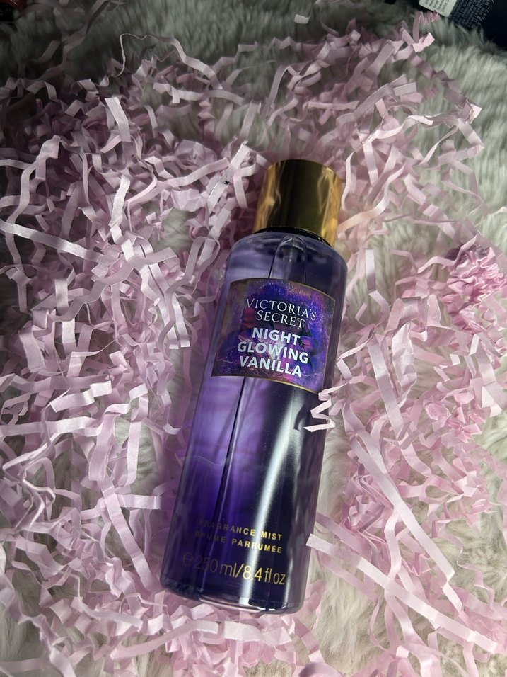 Victoria's Secret Ruby Rose Kadın Parfüm Spreyi 250ml - Görsel 5