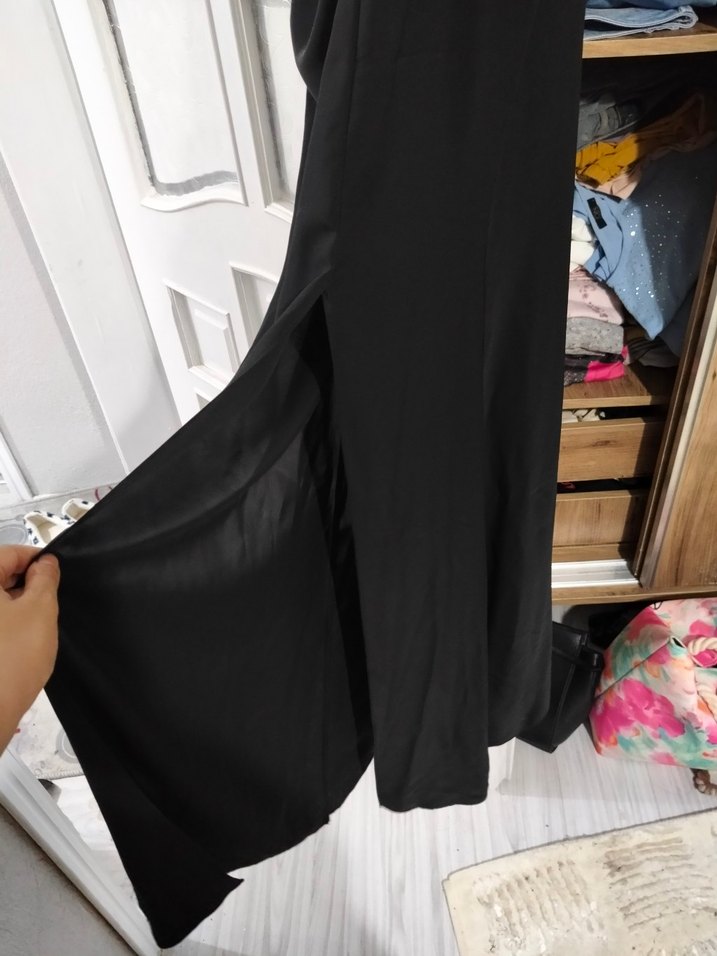 36 Beden Askılı Siyah Uzun Yırtmaçlı Abiye - Görsel 3