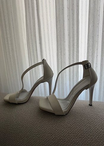 Beyaz Stiletto Topuklu Kadın Abiye Ayakkabı