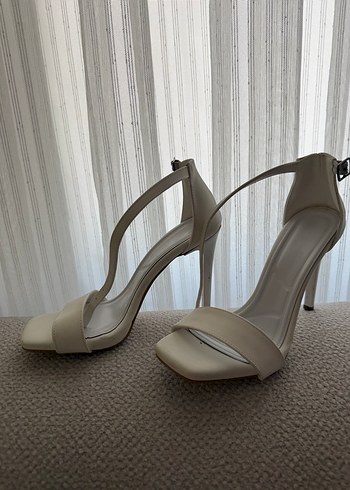 Diğer Beyaz Stiletto Topuklu Kadın Abiye Ayakkabı
