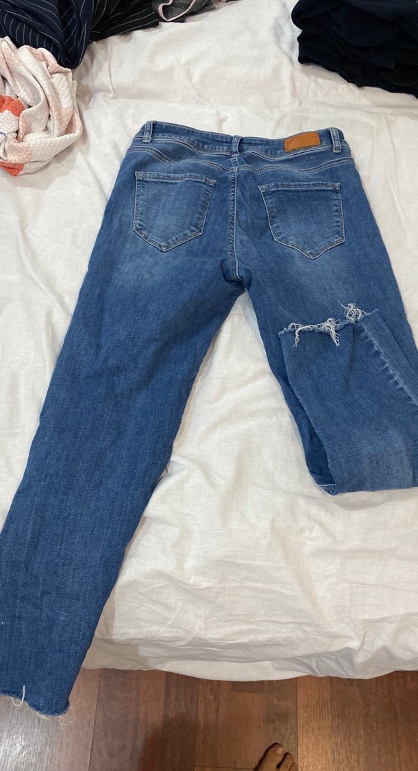 Yırtık Detaylı Mavi Midi Kot Pantolon - Görsel 2