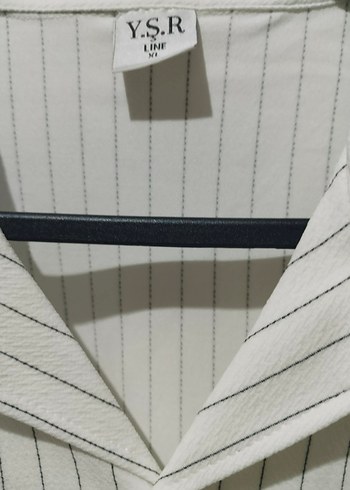 Erkek Beyaz Düğmeli V Yaka Gömlek - Görsel 2