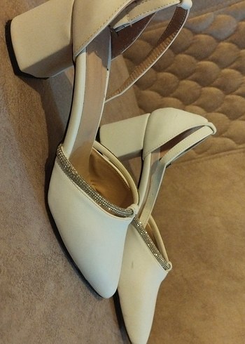 Beyaz Tokalı Kadın Topuklu Abiye Ayakkabı - Görsel 4