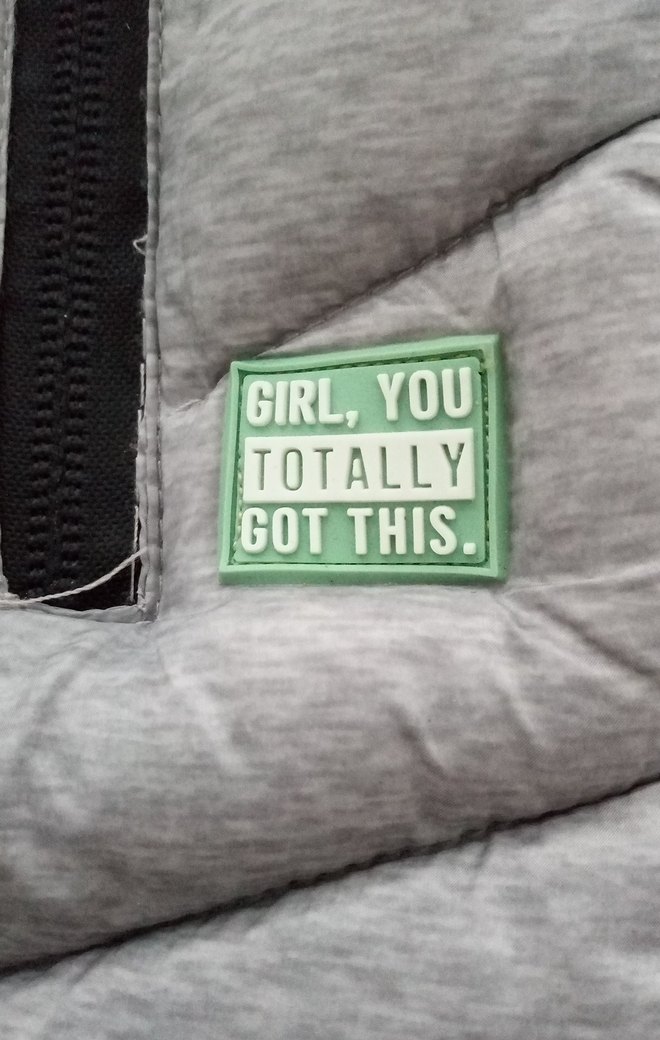 Gri Kapüşonlu Fermuarlı Kadın Yelek - Görsel 2