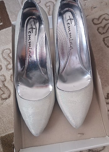 Simli Beyaz Yılan Derisi Desenli Stiletto